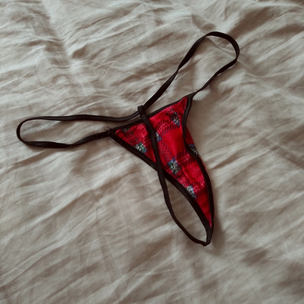 G-strings - Picture 3 of 3